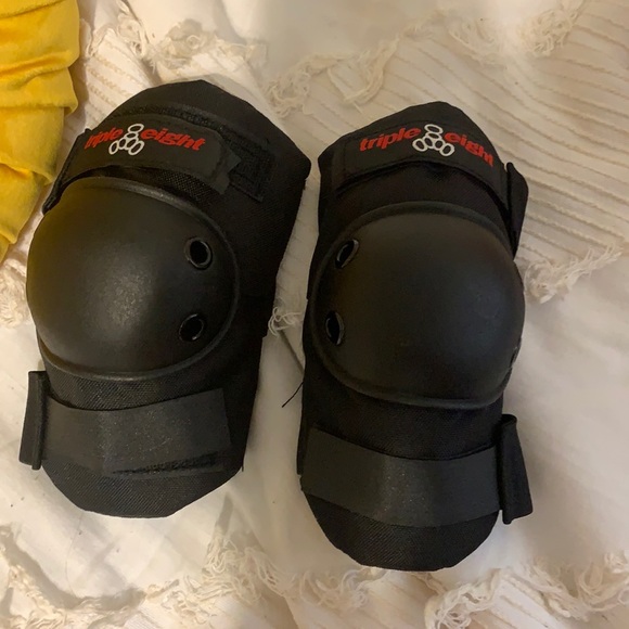 💖Triple Eight Saver Series Elbow Pads💖 - Picture 1 of 3